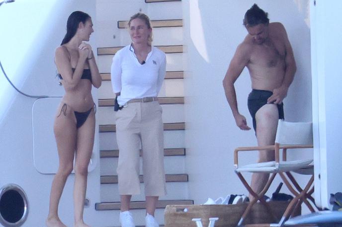 Leonardo DiCaprio, Sardinija | Med kopanjem je DiCapria po nogi opekla meduza, oskrbeli so ga člani ladijskega osebja. | Foto Profimedia