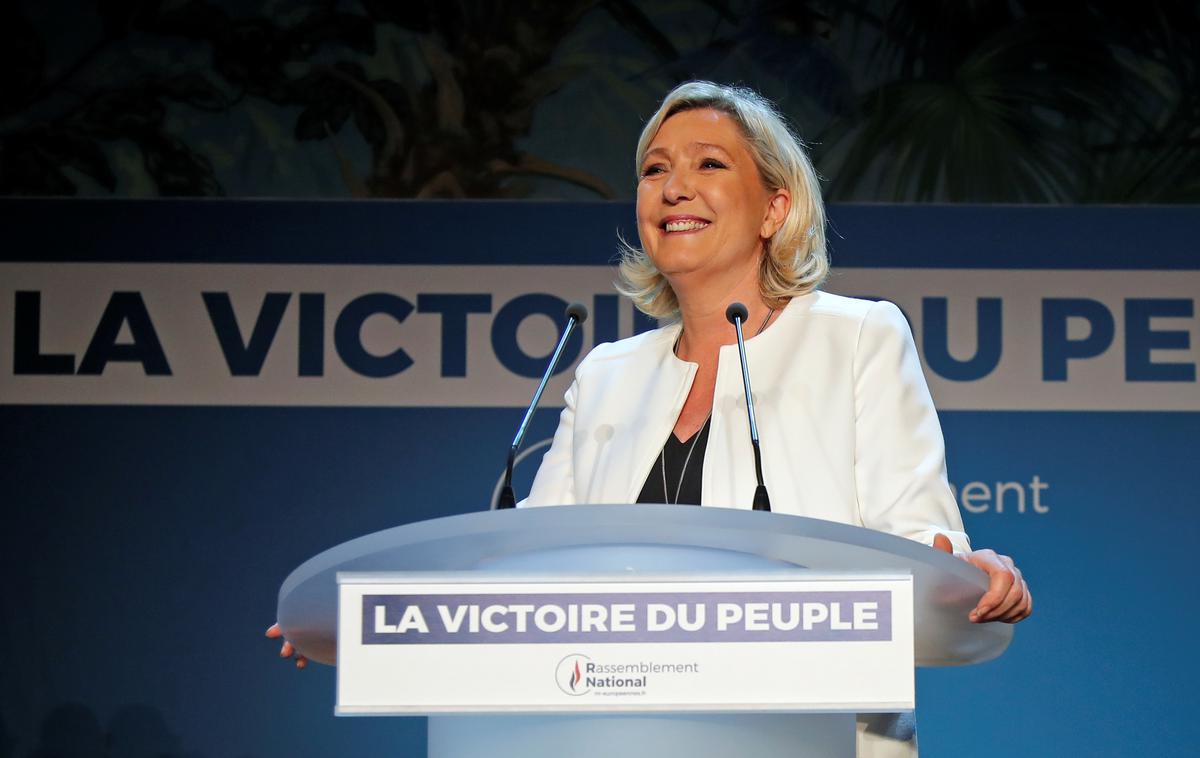 Marine Le Pen | Volilna udeležba naj bi bila tokrat zgodovinsko nizka - med 31 in 34 odstotki. Notranji minister Gerald Darmanin je številke na Twitterju že označil za skrb zbujajoče, Marine Le Pen pa je nizko udeležbo označila za "državljansko katastrofo". Za to je okrivila vladno nesposobnost, da bi ljudi navdala z zaupanjem v politične institucije. | Foto Reuters
