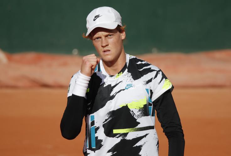 Jannik Sinner je poskrbel za presenečenje, v četrtfinalu ga čaka Nadal. | Foto: Reuters