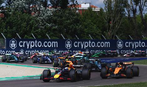 V živo: Verstappen z mojstrovino v prvem zavoju