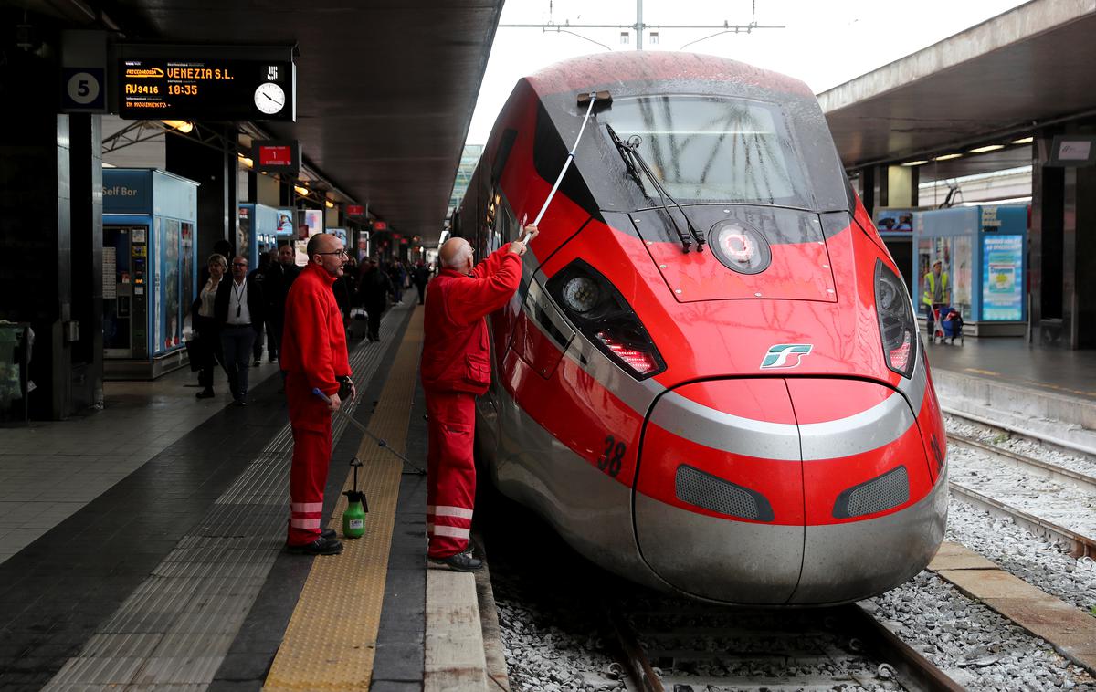 vlak Frecciarossa | Hitri vlaki Frecciarossa povezujejo številna italijanska mesta. | Foto Reuters