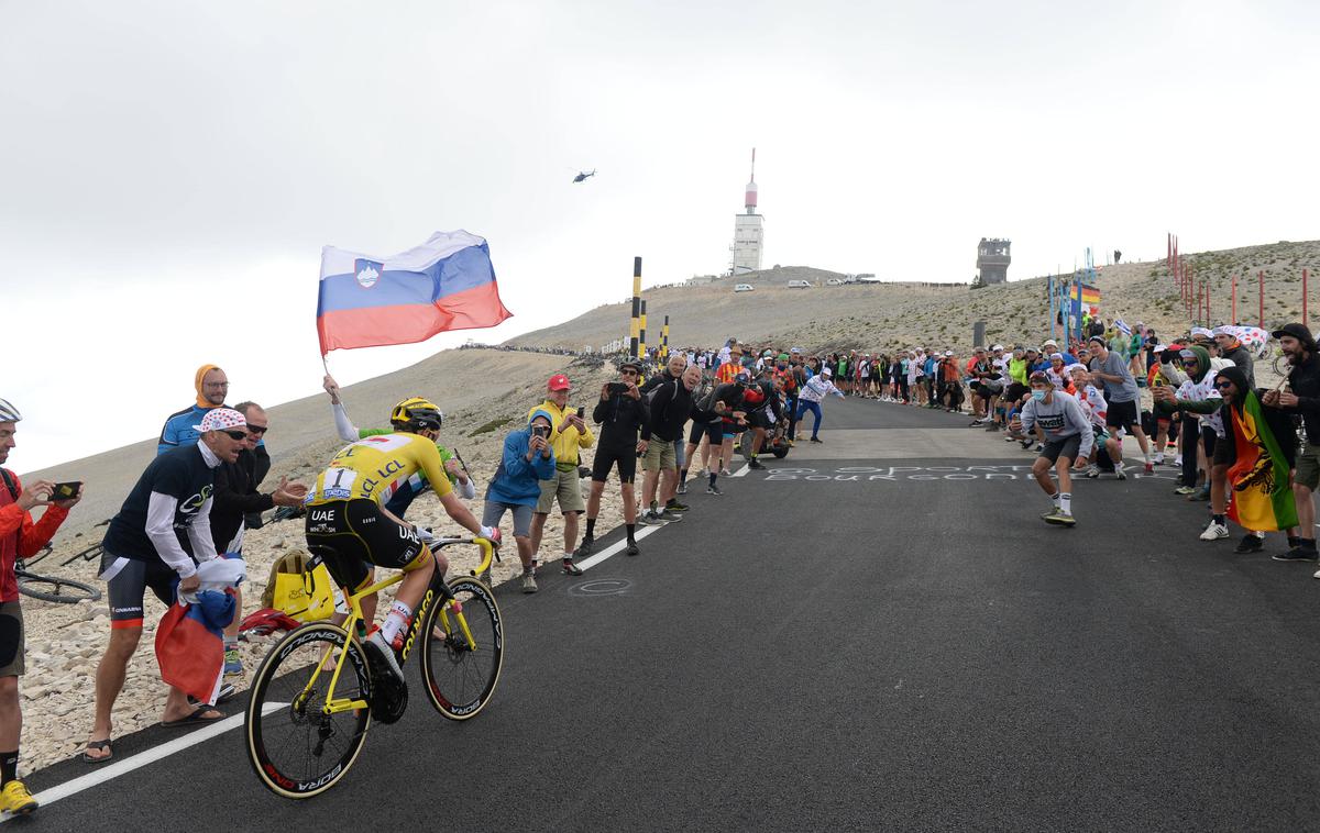 Tadej Pogačar, Mont Ventoux, TDF 2021 | Leta 2021 je Jonas Vingegaard na vzponu na Mont Ventoux ušel Tadeju Pogačarju, a je ta ubranil rumeno majico in se tedaj veselil svoje druge zmage na Touru.  | Foto Guliverimage