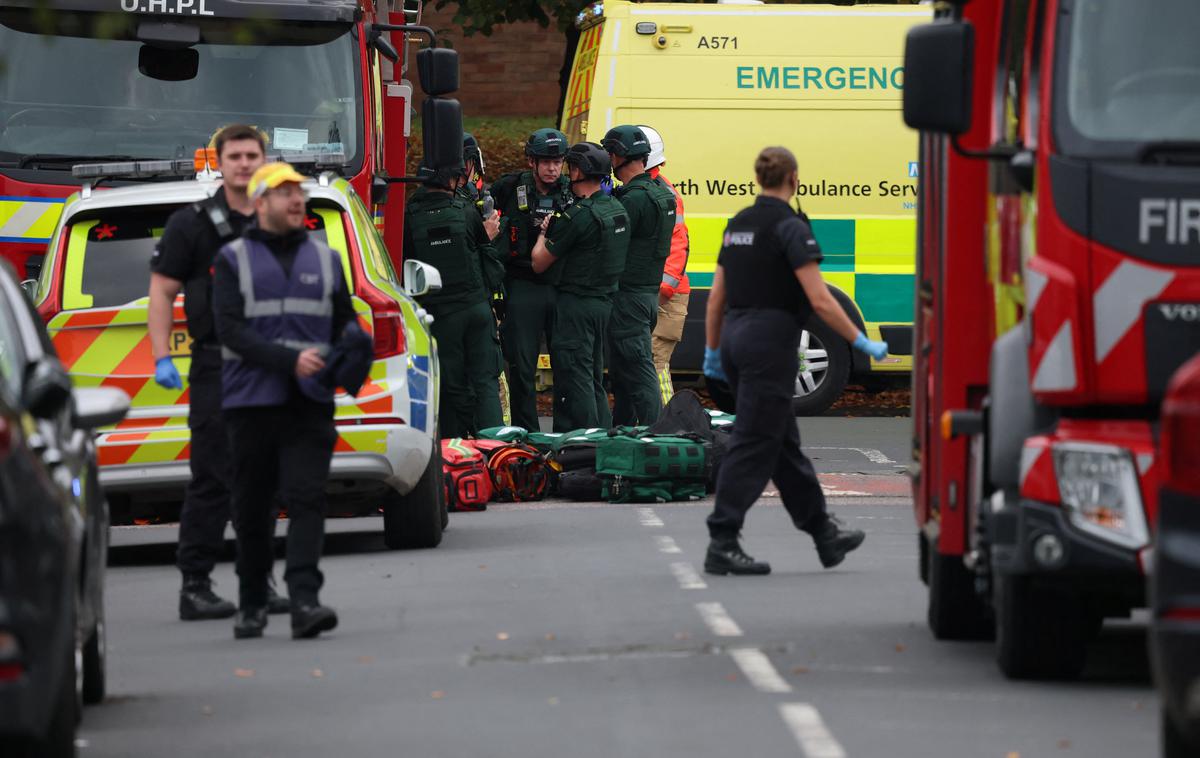 Manchester, napad, nož | Trenutno se domneva, da napadalec ni imel strelnega orožja in da so na terenu med posredovanjem streljali le policisti, ki so poskušali preprečiti storilcu, da bi vstopil v sinagogo, poroča britanski BBC. | Foto Reuters