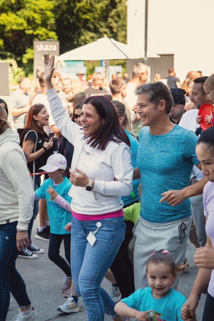 Tina Grošelj Dobrijević, vodja korporativnega komuniciranja pri Skazi, z Alenom Kobilico. | Foto: Plastika Skaza