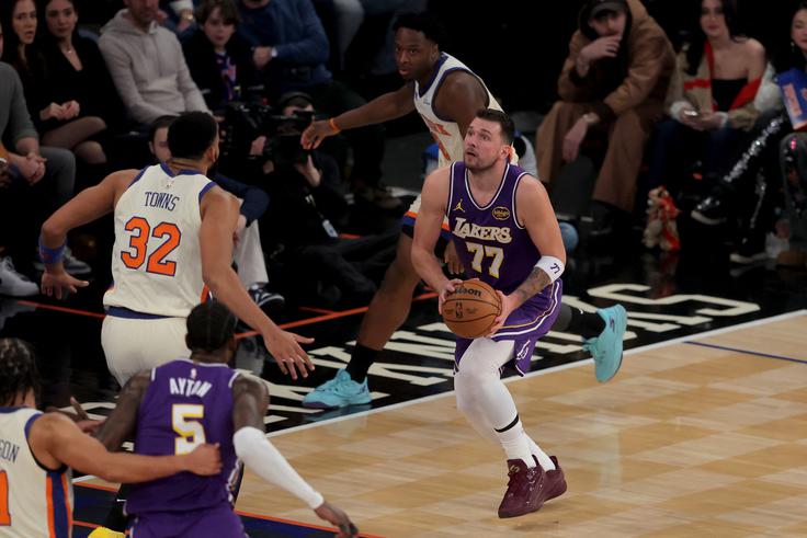 Dončić je že 26. v tej sezoni na eni tekmi lige NBA zbral vsaj 30 točk, pet skokov in pet asistenc. | Foto: Reuters