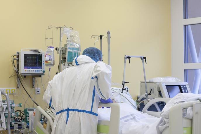 bolnišnica | Po podatkih vlade v bolnišnicah zdravijo 874 bolnikov, 193 hospitaliziranih pa potrebuje intenzivno nego. | Foto Getty Images