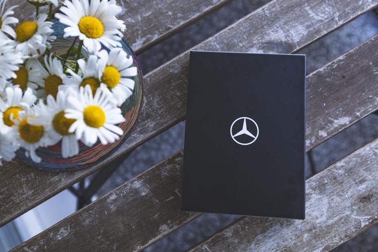 Slovenski sledilnik Chipolo LOOP je postal del uradne ponudbe dodatne opreme nemške avtomobilske znamke Mercedes-Benz.  | Foto: Ana Kovač