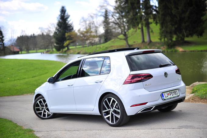 Volkswagen golf je že vrsto let najbolje prodajani avtomobil v Evropi. Njegovo prevlado bodo v prihodnjih letih ogrožali predvsem crossoverji, med največje konkurente pa se uvršča tudi octavia. | Foto: Gregor Pavšič