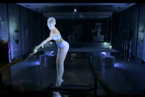 Bodo manekenke nadomestili hologrami?
