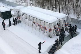 Rusi v množično postavljanje mobilnih zaklonišč #video