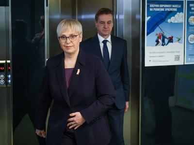 Vsi pridejo na sestanek, nihče še nima večine: danes se začne pravi boj za vlado