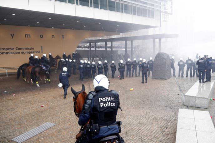 Sprva mirni protest desničarskih skupin v Bruslju se je sprevrgel v nasilje | Foto Reuters