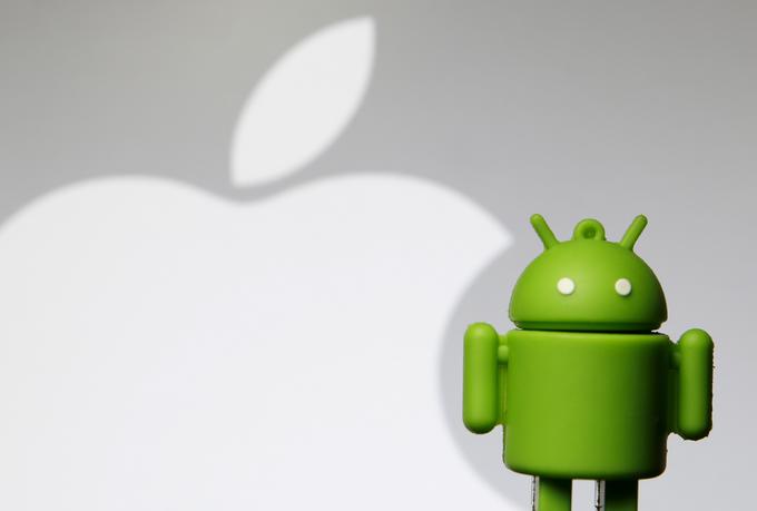 Uporabnikom Googlovega digitalnega pomočnika Google Assistant na Applovih napravah z operacijskim sistemom iOS ne bo več treba zaganjati posebne aplikacije. | Foto: Reuters