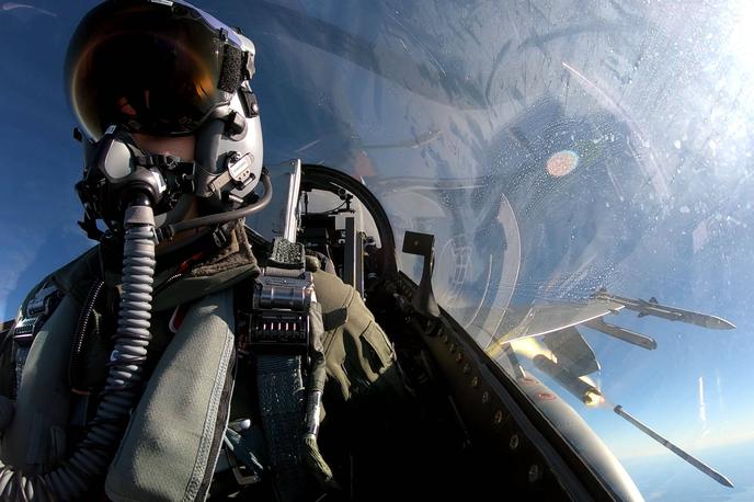 F 16 ameriška vojska lovec letalo letala | Na vprašanje o civilnih žrtvah ameriških napadov je Sullivan dejal, da jih ne more potrditi, so pa cilji, ko so jih napadli, po njegovih besedah povsem legitimni. | Foto Guliverimage