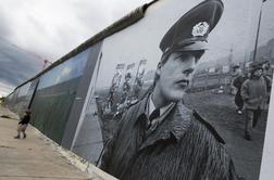 Berlinski zid je padel, nemški še ne