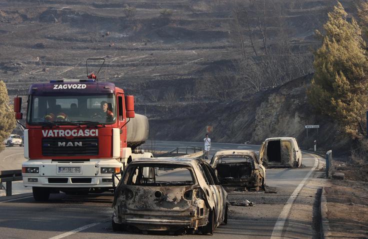 Hrvaški portal Index poroča, da se je požar umiril. | Foto: Ivo Cagalj/PIXSELL