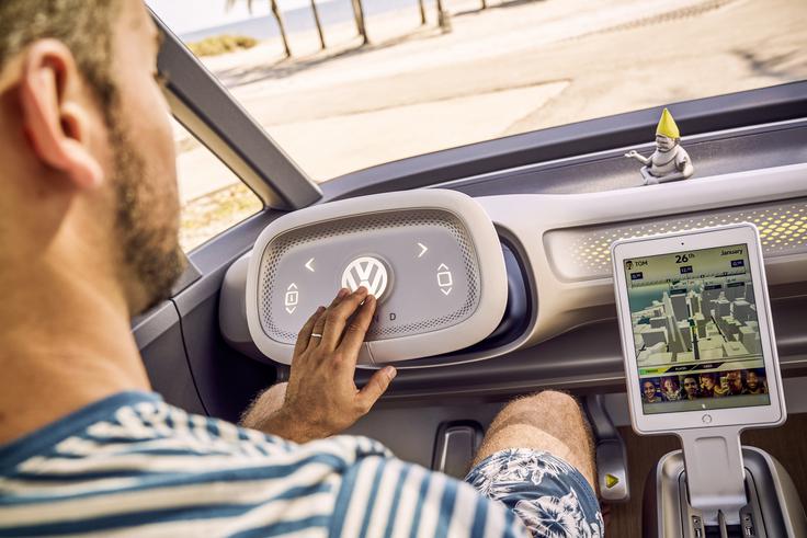 Na področju avtonomne vožnje oziroma razvoja smovozečih avtomobilov so pod okriljem Audija ustanovili Autonomous Intelligent Driving GmbH, ki bo skrbel za razvoj sistemov za ves koncern. Gre za eno od strateških tehnologij, v katero bo Volkswagen vložil več milijard evrov. Poleg tega bodo v ta razvoj vključili vse najboljše strokovnjake in tako povezali razvojno moč vseh znamk znotraj koncerna. | Foto: Volkswagen