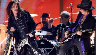 Aerosmith odpovedali koncerte, ker mora pevec na odvajanje