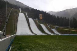 Slovenske skakalke presenetil sneg: odpotovati so morale domov
