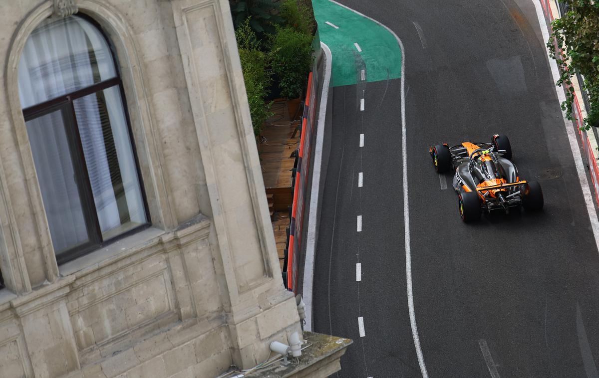 Baku Lando Norris McLaren | Lando Norris je v Bakuju dobil prvi prosti trening, na drugem pa je "parkiral" v zaščitnem zidu. | Foto Reuters