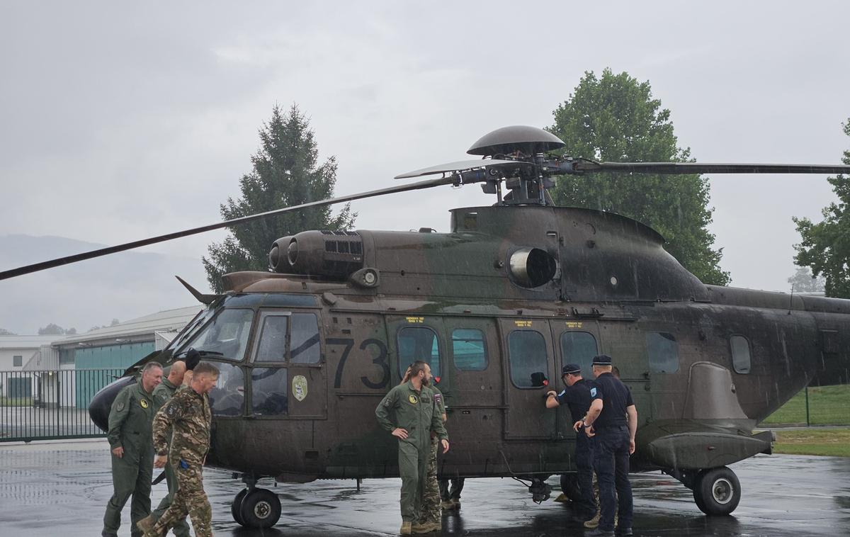 helikopter Slovenske vojske | Helikopter Slovenske vojske bi humanitarno pomoč v Gazo vozil iz Jordanije. | Foto STA