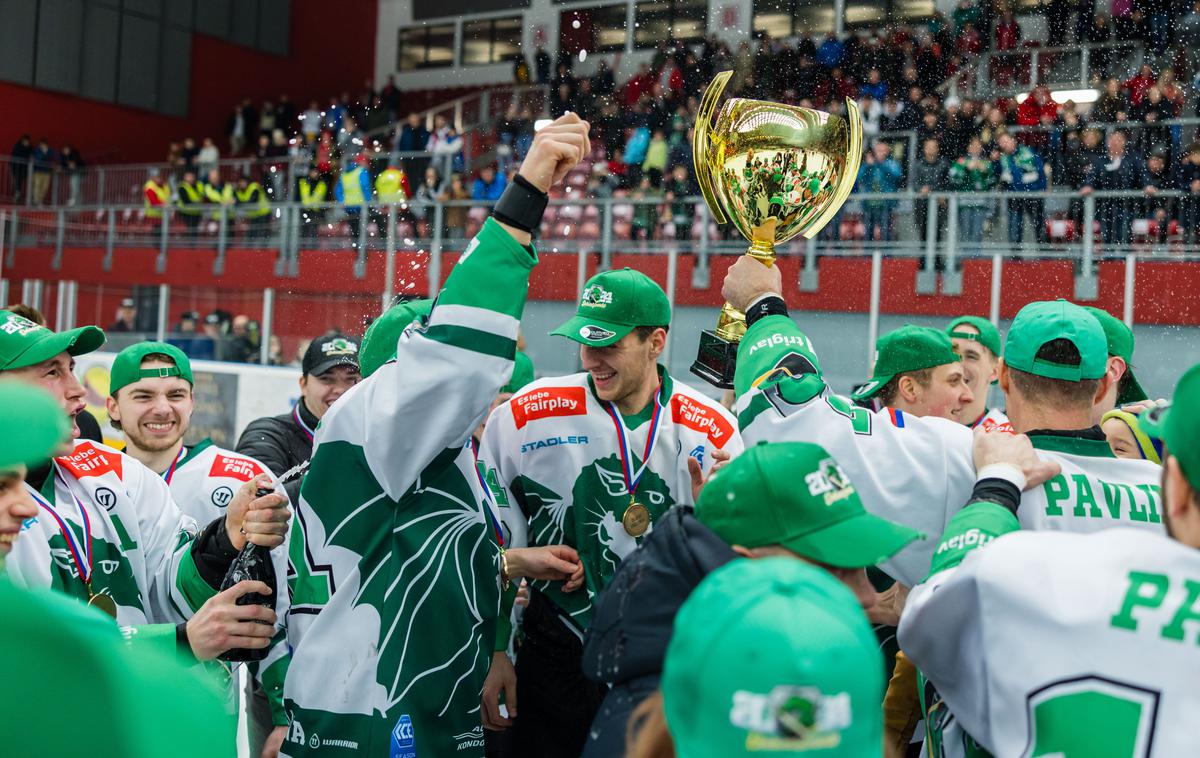 HDD Jesenice : HK Olimpija | Naslov državnega prvaka bodo branili hokejisti Olimpije, ki se bodo tekmovanju pridružili v polfinalu. | Foto www.alesfevzer.com