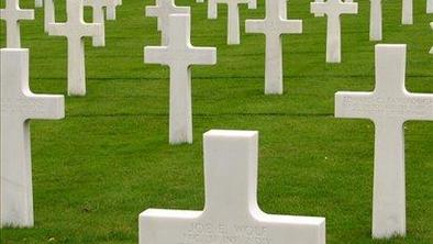 Z vetrom v laseh po obalah znamenitega dneva D