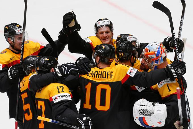Nemci se veselijo uvrstitve v četrtfinale. | Foto: Reuters