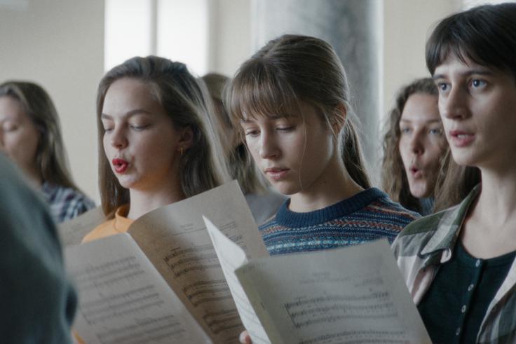Film dodobra izkoristi moč človeškega glasu kot izrazno sredstvo. | Foto: Spok Films