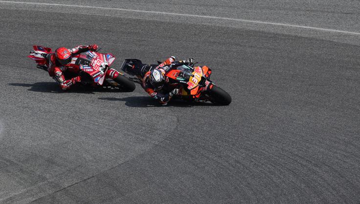 V cilju je bil sicer prvi Marc Marquez, a je dobil kazen in zmagala je pripadla Pedru Acosti. | Foto: Reuters