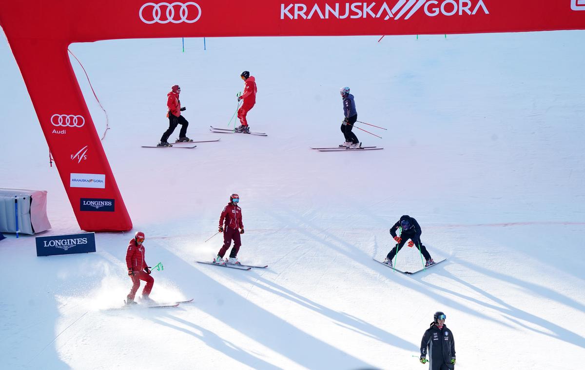 Vitranc,Kranjska Gora |  V Podkorenu je devet dni pred Pokalom Vitranc vse pripravljeno na zeleno luč mednarodne snežne kontrole. | Foto Aleš Fevžer