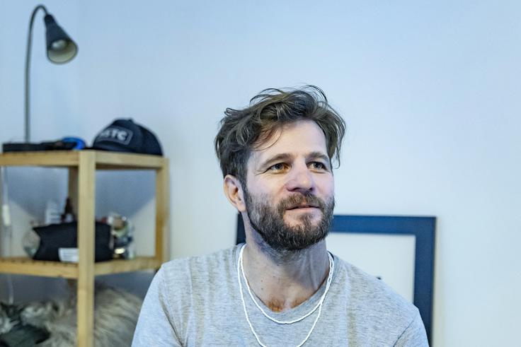Simon Plestenjak Pred objektivom našega sogovornika so se znašla že številna znana imena, med drugim tudi supermodel Gisele Bundchen, filozof Slavoj Žižek in nogometni superzvezdnik Neymar. | Foto: Ana Kovač