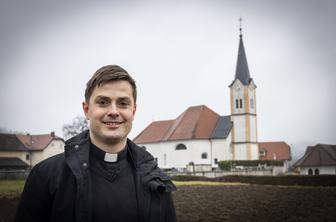 Župnik Rok Pogačnik: Ne pravim, da ne trpim in da ni težko. Ampak težko bi živel lepše in globlje življenje. #foto #video