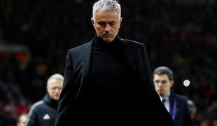 Žalili so ga, Mourinho pa je spet pokazal tri prste