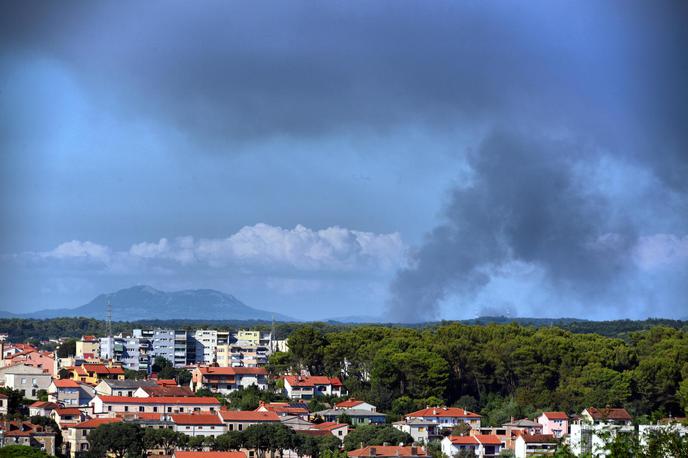 Požar pri Pulju | Doslej je zgorelo približno 50 hektarjev borovega gozda. | Foto Pixsell