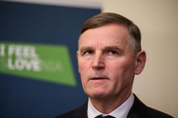 "Osebno bi si želel še več, a nas omejuje javnofinančna slika," je o potrjeni razbremenitvi lestvice za odmero dohodnine dejal finančni minister Andrej Bertoncelj. | Foto: STA ,