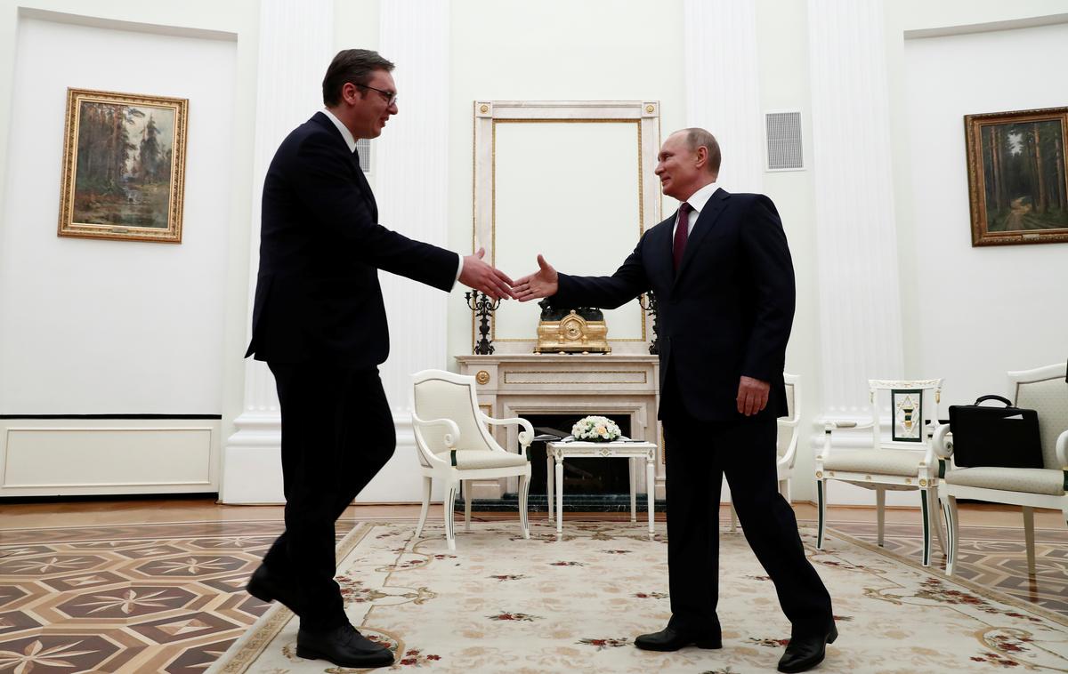 Vladimir Putin Aleksander Vučić | Srbija velja za rusko zaveznico na Balkanu. Kljub temu je Beograd Ukrajini, ki je od leta 2022 v vojni z Rusijo, dobavljal orožje. Se bo ruski predsednik Vladimir Putin maščeval srbskemu kolegu Aleksandru Vučiću? | Foto Reuters