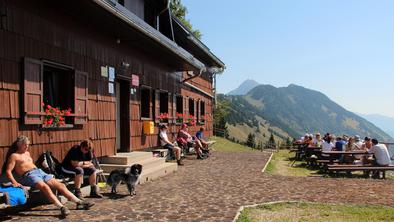 Koča na Kriški gori (1471 m)