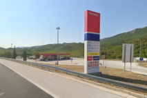 Počivališče Mosor Jug, Petrol