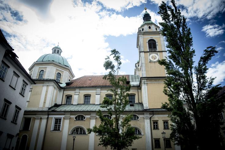 Uran bo v ljubljanski stolnici pokopan v grobnici kapele sv. Andreja. | Foto: Ana Kovač
