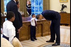 Odmeva zgodba o fantu, ki se je dotaknil las Baracka Obame