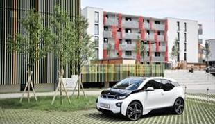 BMW i3 – električni urbani posebnež nosi pečat slovenskega znanja (video)