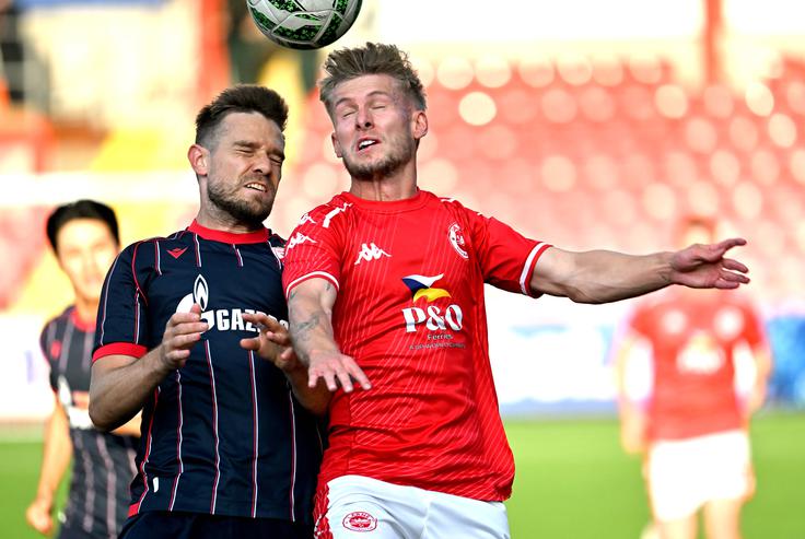 Timi Max Elšnik je s Crveno zvezdo v drugem krogu kvalifikacij odpihnil prvaka Severne Irske Larne s skupnim rezultatom 9:0. | Foto: Guliverimage