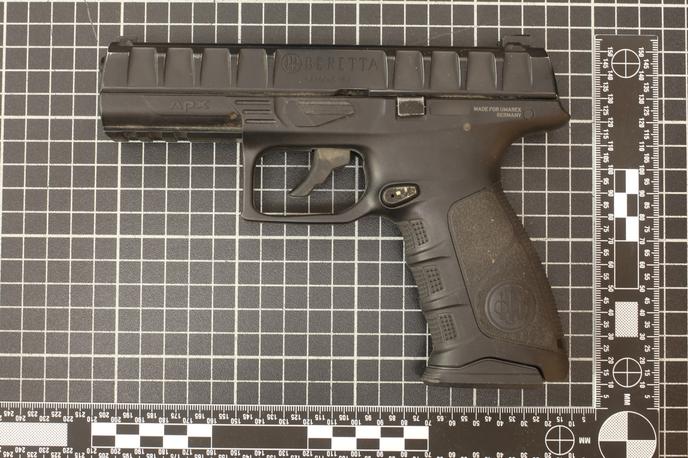 Kriminalistična preiskava na Primorskem, prepovedane droge | V okviru preiskave so zasegli nekaj več kot 7,2 kilograma heroina, 2,7 kilograma prepovedane droge MDMA (ekstazi), 120 gramov prepovedane droge metamfetamin, približno 25 gramov kokaina in okoli 25 gramov suhe konoplje ter manjše količine drugih vrst prepovedanih drog. | Foto PU Nova Gorica