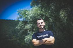 Blaž Debevec: Pri 15 letih bi morali razmišljati o domači nalogi, ne pa o pogodbah