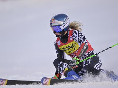 Novozelandka po polovici spet na vrhu, Bucik Jogan za las ujela finale