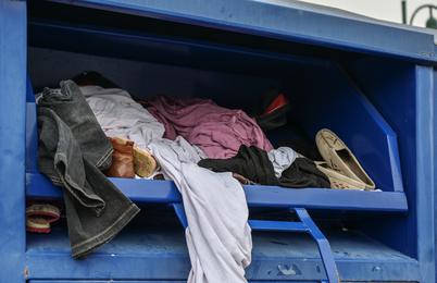 Slovenci vsako leto zavržemo več oblačil, kot si mislite