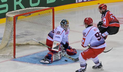 Krošelj se je vrnil, Török zadel, zgodovinska tekma za Grenoble