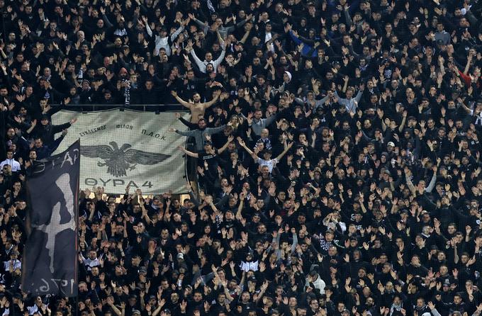 PAOK je s pomočjo bučnih navijačev že v prvem polčasu nadoknadil zaostanek iz Zagreba. Na koncu je zmagal s 5:1. | Foto: Reuters