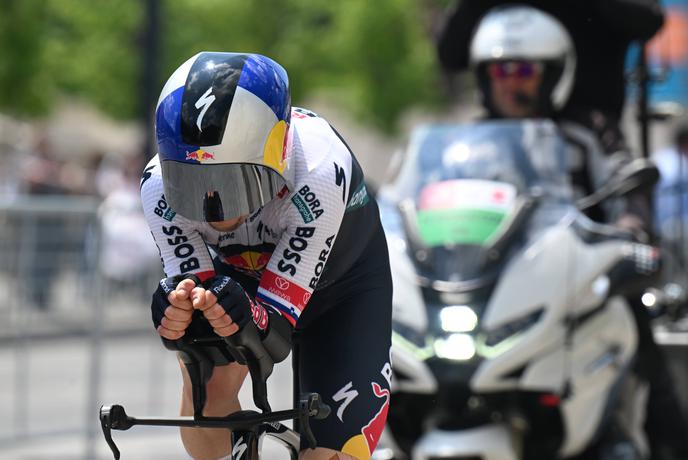 Zaradi vozil na cesti odpovedali tretjo etapo